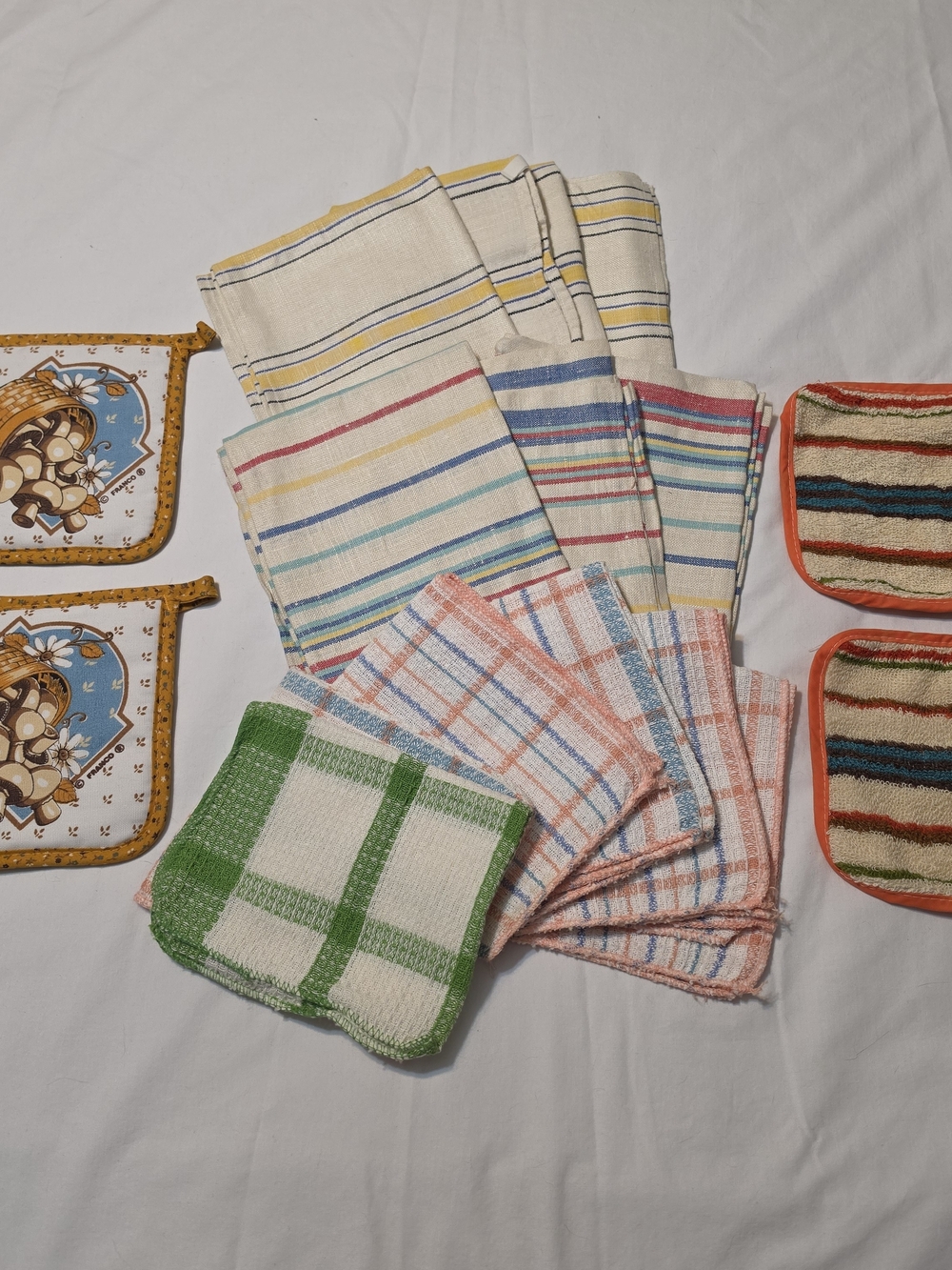 Vintage Various Dishcloths Tea Towels Pot Holders Lot